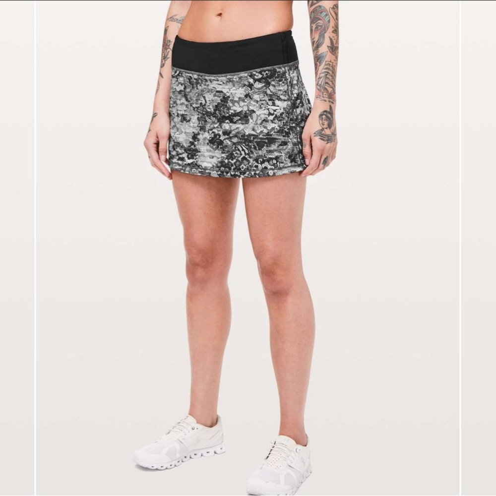 Lululemon Pace Rival skirt skort size 4 masked lace starlight black